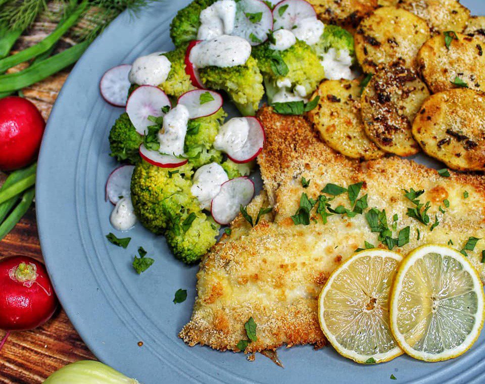 Flądra pieczona w parmezanowej panierce