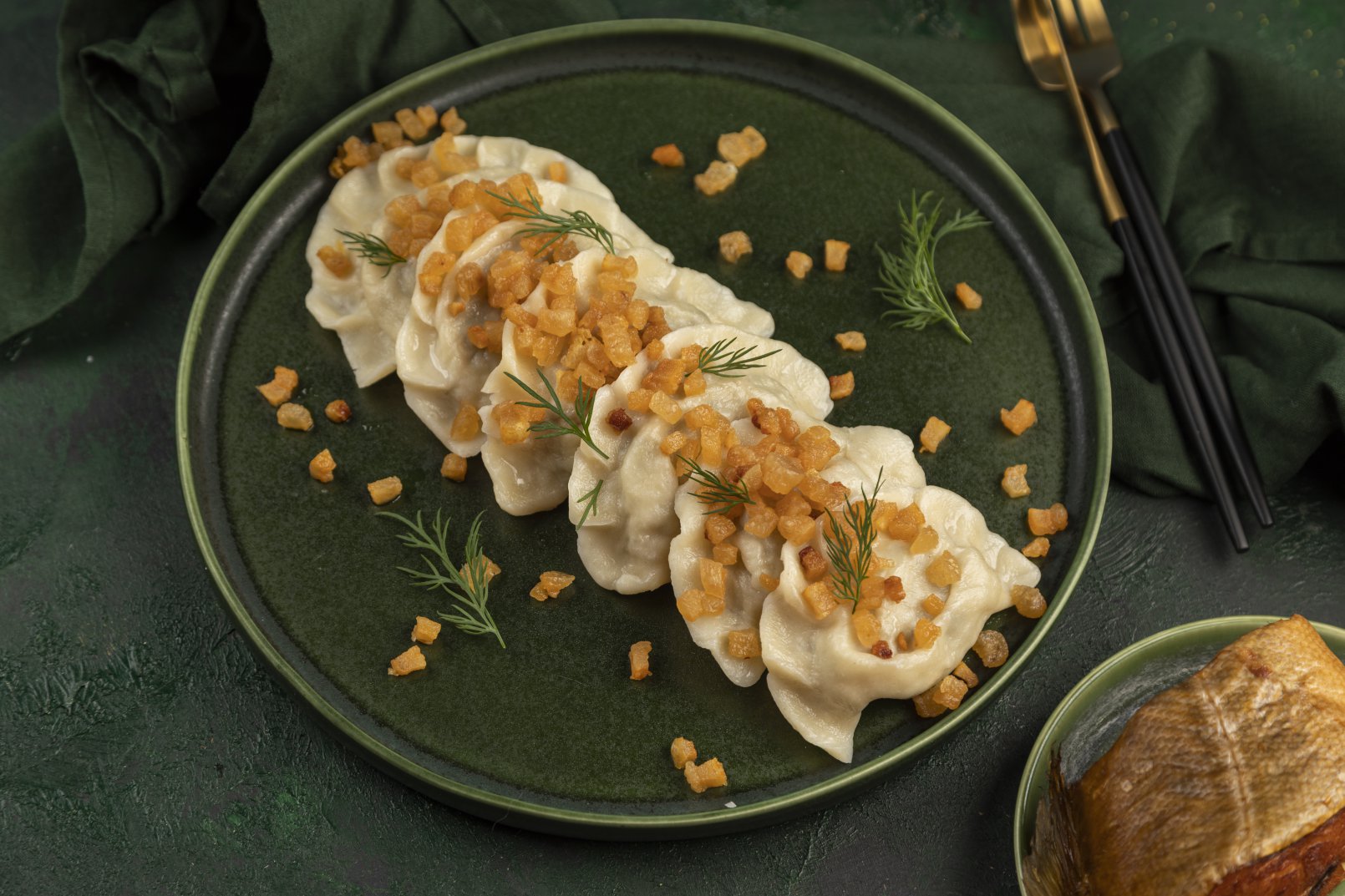 Pierogi z wędzonym dorszem